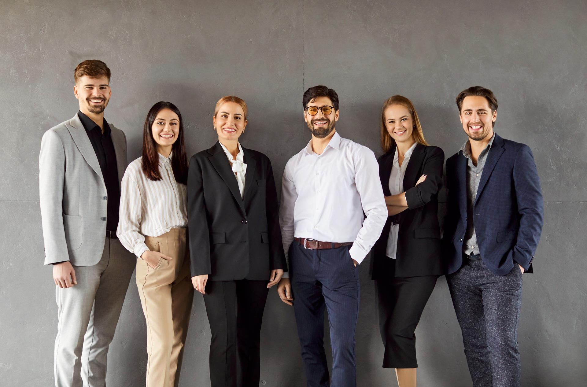 Business-Team mit stimmigem Auftritt | Extensions

